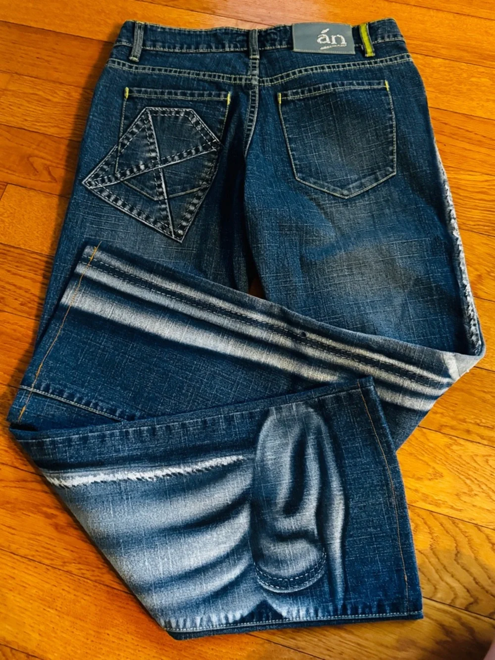 ‘An jeans- Chic one-of-a-kind Women’s Blue Wash Designer Jeans - Picture 6 of 10